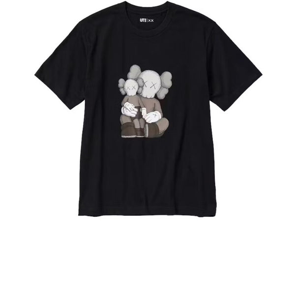 KAWS X UNIQLO UT SHORT SLEEVE GRAPHIC T-SHIRT BLACK 2023