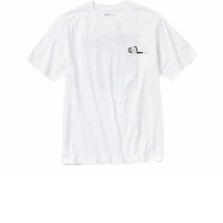 KAWS X UNIQLO UT SHORT SLEEVE ARTBOOK COVER TEE WHITE FW23 (ASIA SIZING)